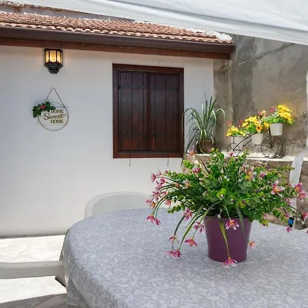 Nyaraló Authentic Stone House In Limnatis, Cozy Patio, Full Kitchen *