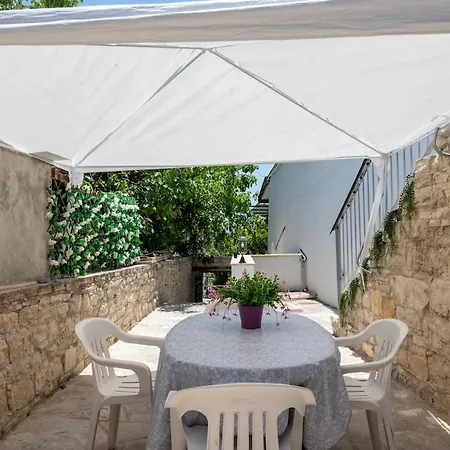 Сasa de vacaciones Authentic Stone House In Limnatis, Cozy Patio, Full Kitchen *