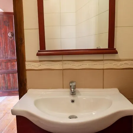 Dom wakacyjny Authentic Stone House In Limnatis, Cozy Patio, Full Kitchen