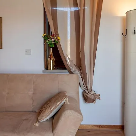 Dom wakacyjny Authentic Stone House In Limnatis, Cozy Patio, Full Kitchen *
