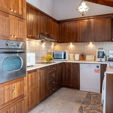 Authentic Stone House In Limnatis, Cozy Patio, Full Kitchen *